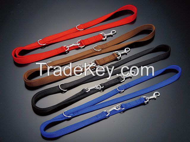 Nylon lead with two snap hooks for two dogs