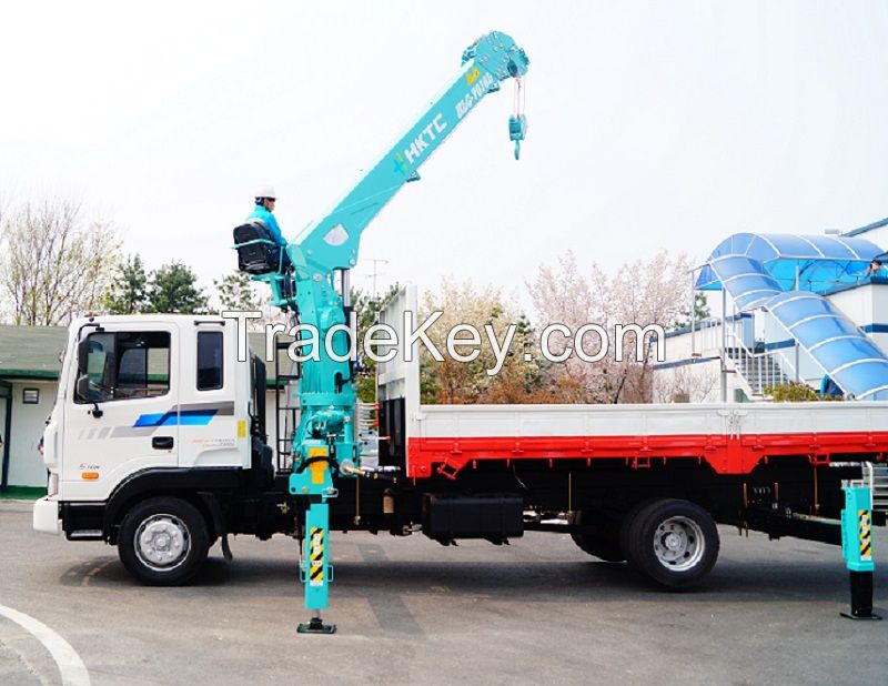 Telescopic truck-mounted crane