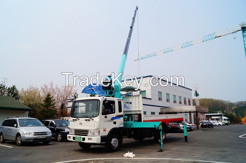 Telescopic truck-mounted crane