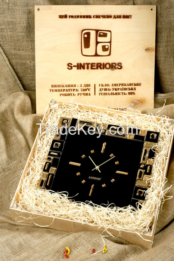 Wall clock made of glass with the addition of gold S-Interiors Oro Domino