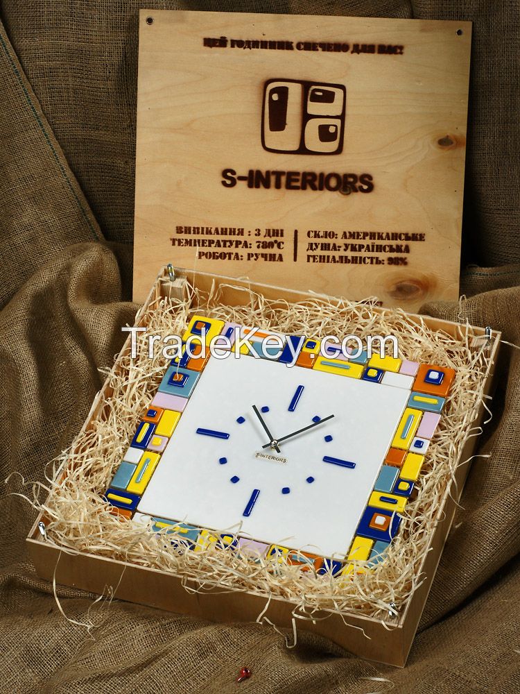 Wall clock made of colored glass S-Interiors Colore Domino