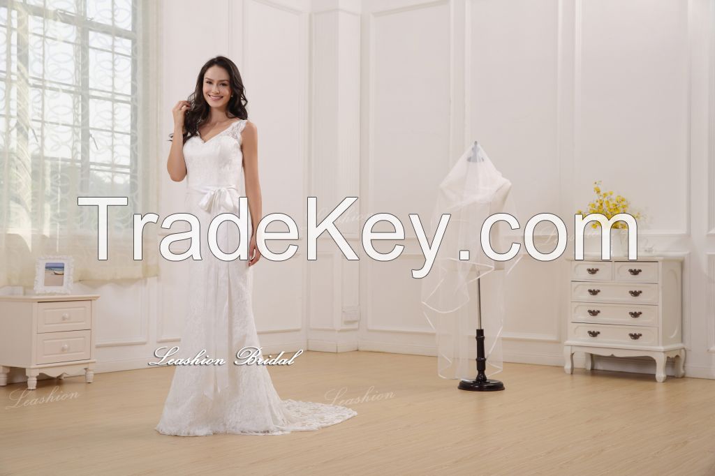 Elegant lace strapless wedding dress