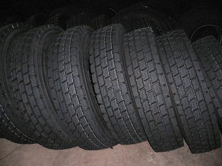 TBR tyres, radial truck tyre D900 pattern 10.00R20 18