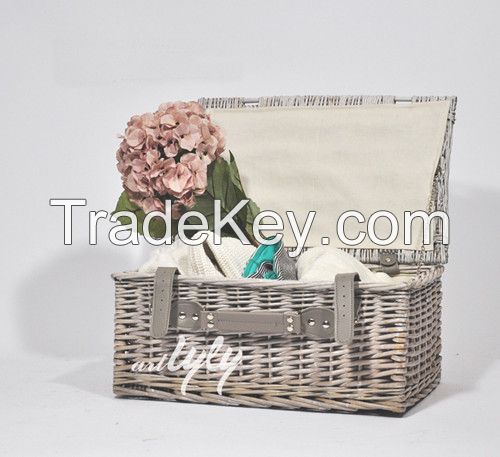 home decoration cheap wicker baskets with fabric lining with lid