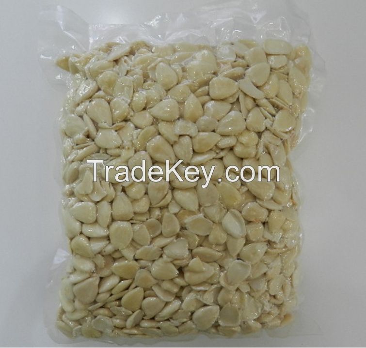 Hulled Almond kernels / Sliced apricot