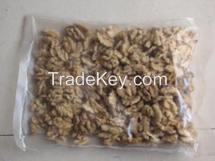 Roasted walnut kernels