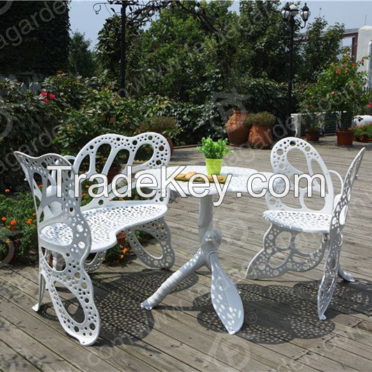 Bistro table & chair in butterfly design made of aluminum