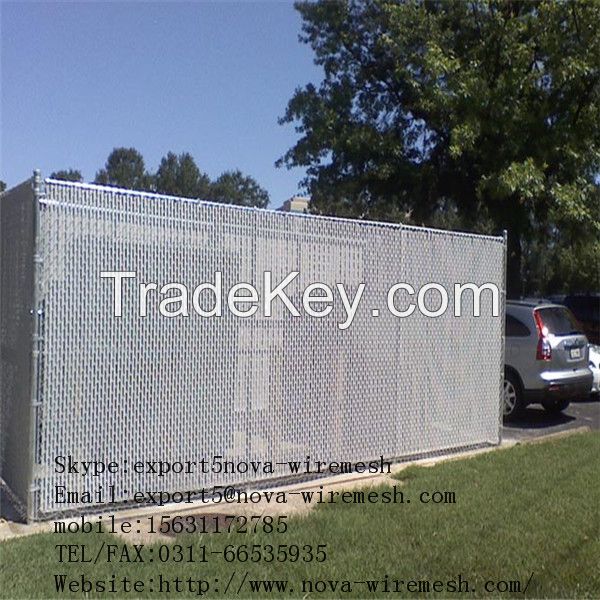 Extruded vinyl chain link fence