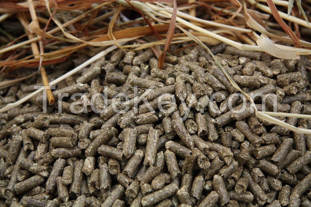 Straw pellets
