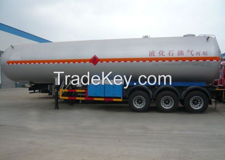 Three or four axles Fuel tank trailer with front axle liftable