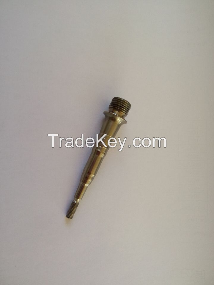 Titanium alloy pedal spindle for bicycle