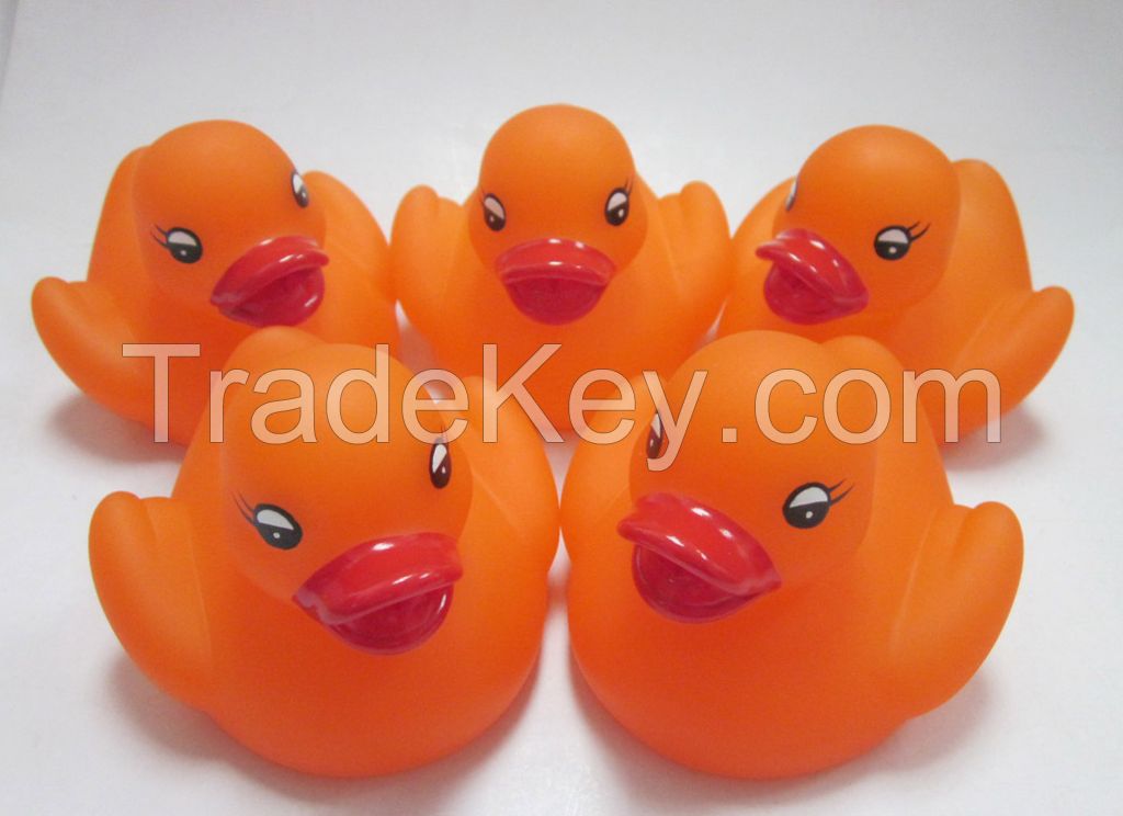 custom fashion LED rubber flashing bath duck toy
