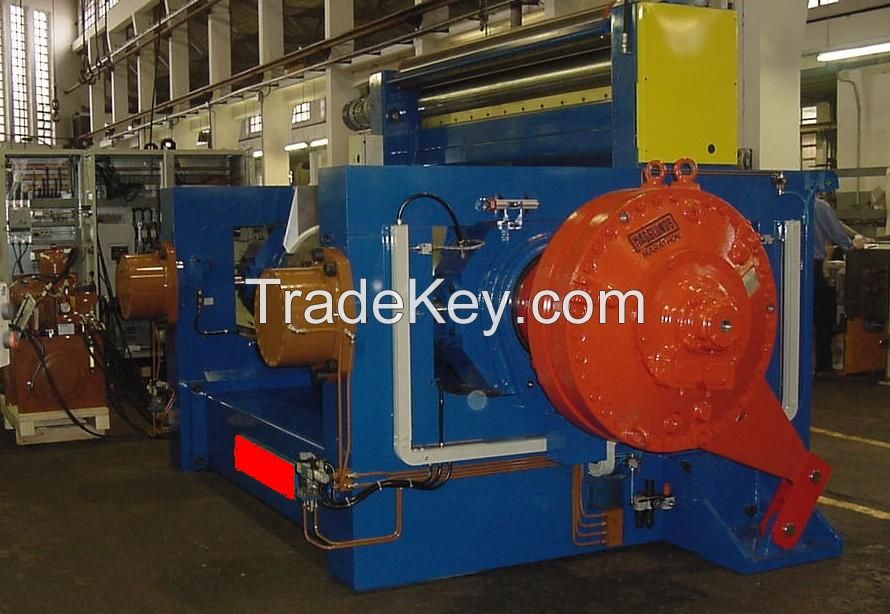 Large rubber mixing mill