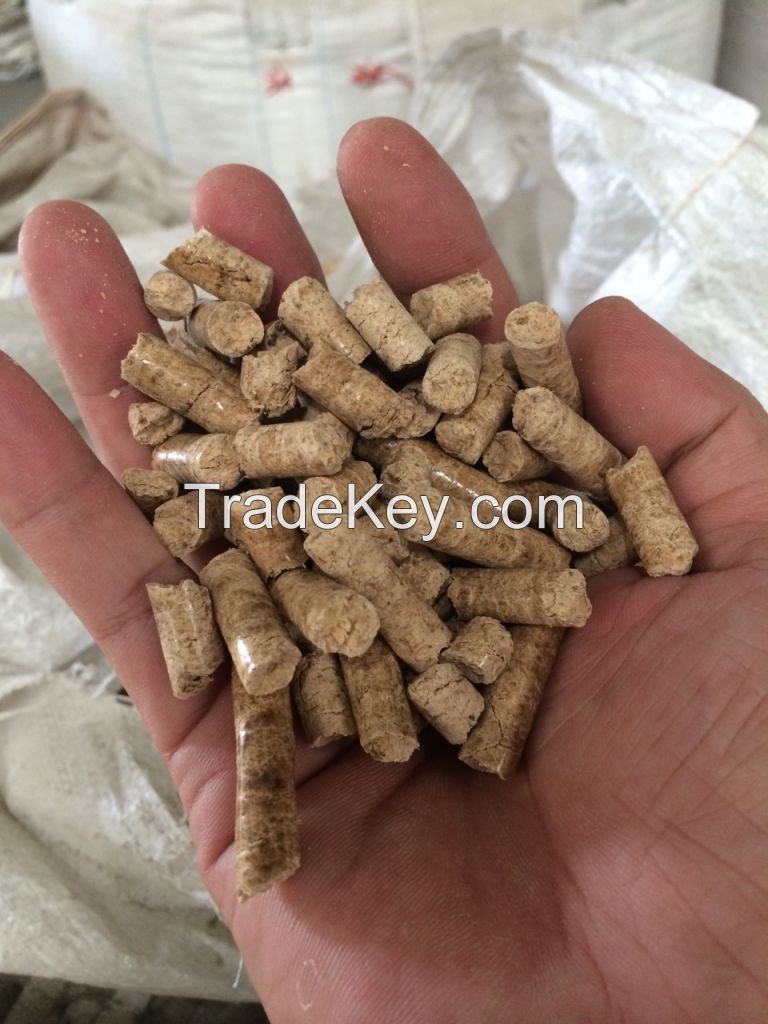 Wood pellet from rubber tree