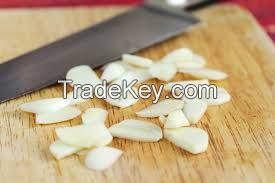 High quality bulk dehydrated garlic flakes slice with root( Anna +84988332914)