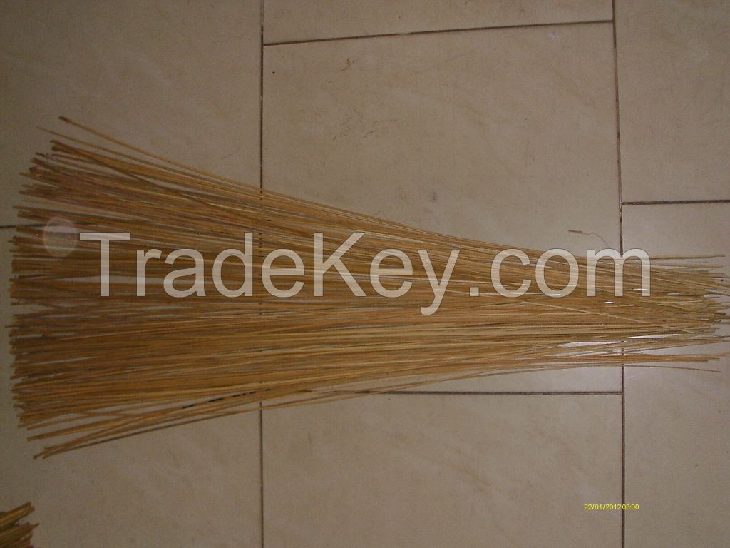 RAFFIA EKEL BROOM STICK