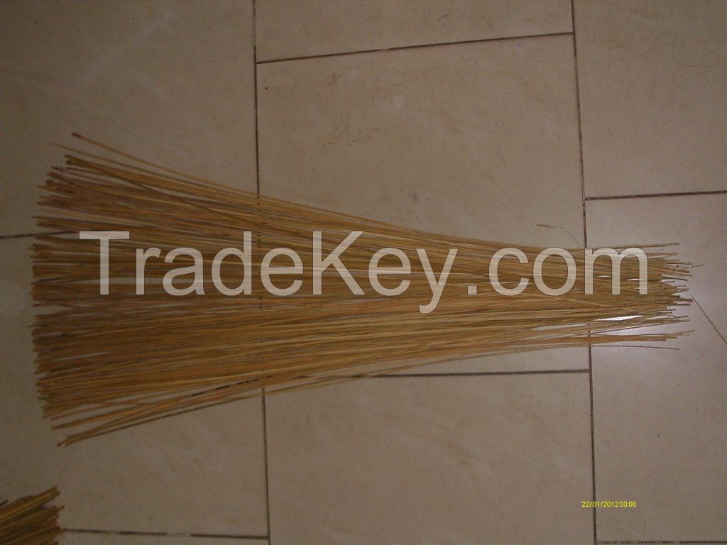 RAFFIA EKEL BROOM STICK