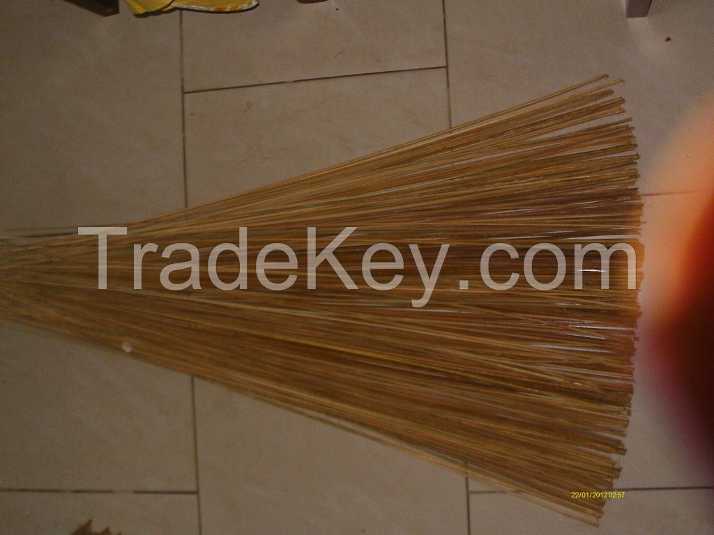 RAFFIA EKEL BROOM STICK