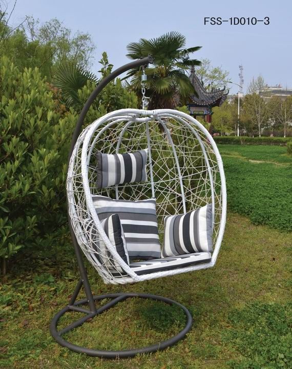 Outdoor/indoor rattan furniture