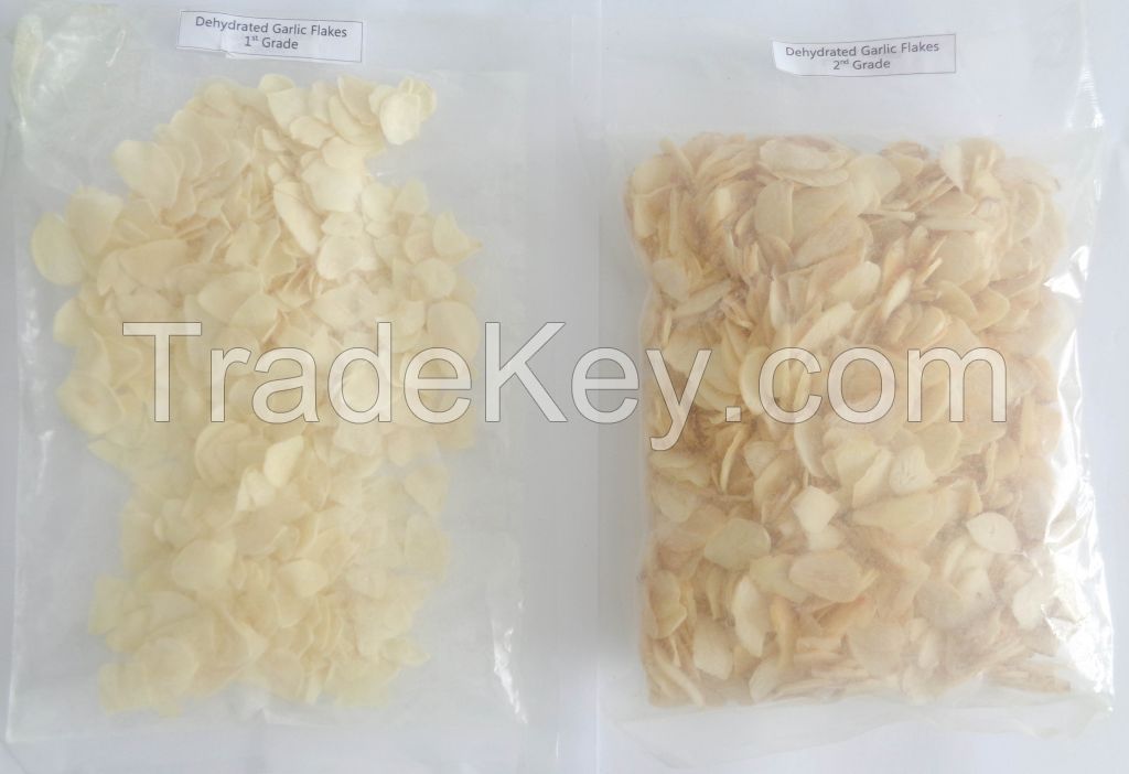 dehydrated  dried garlic Flakes