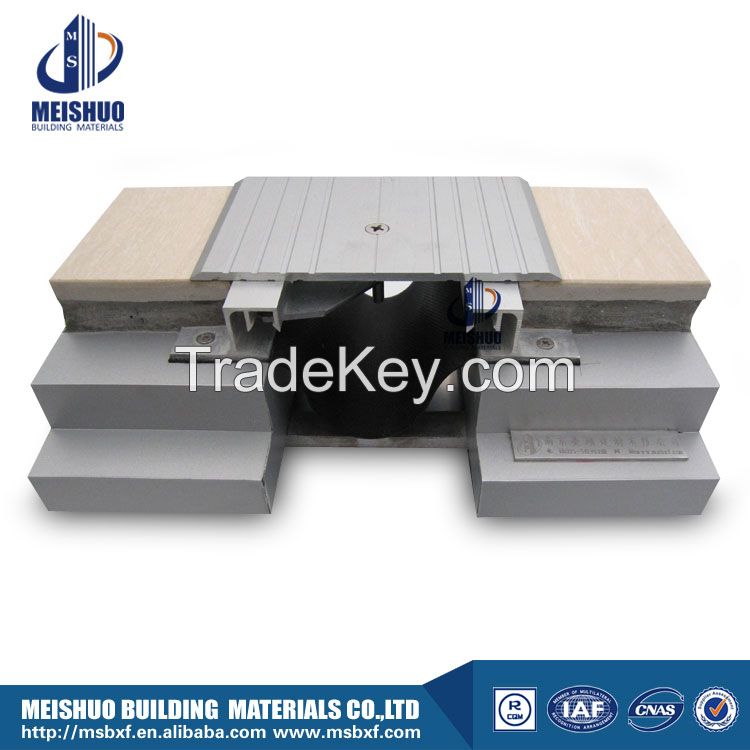 Aluminum expansion joint with safe serrated surface