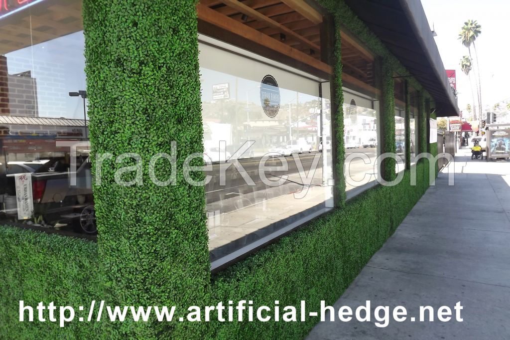 Artificial hedges for outdoor privacy screen