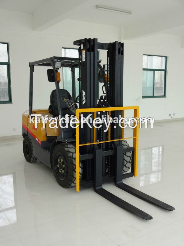 CE approved safe and efficient 2.0Ton Diesel Forklift Trucks on sale