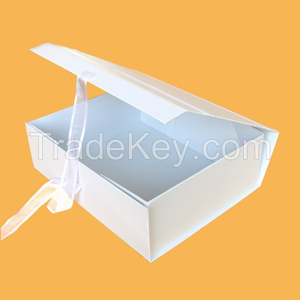 Quality white folding paper gift box with hard paperbaord