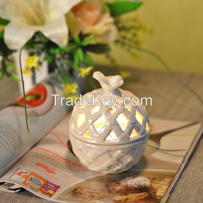 Round Hollow Out Ceramic Candle Warmer With Lid