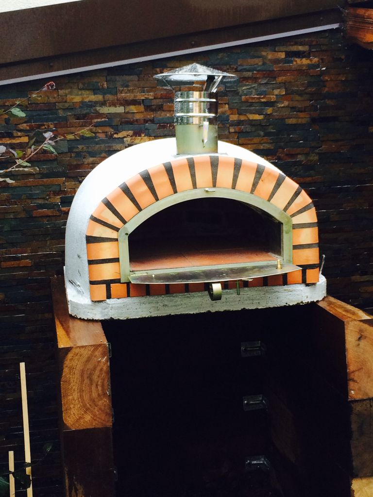 Authentic Brick woodfired oven