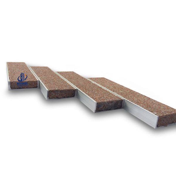 China Factroy sale carborundum fill Non Slip nosing tiles for stairs