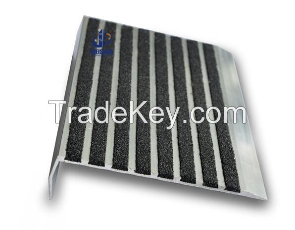 Abrasive round step nosing slip-resistant anodized metal outside stair treads