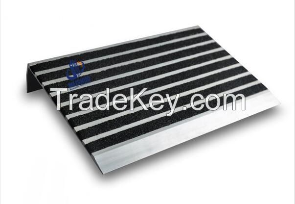 Abrasive round step nosing slip-resistant anodized metal outside stair treads
