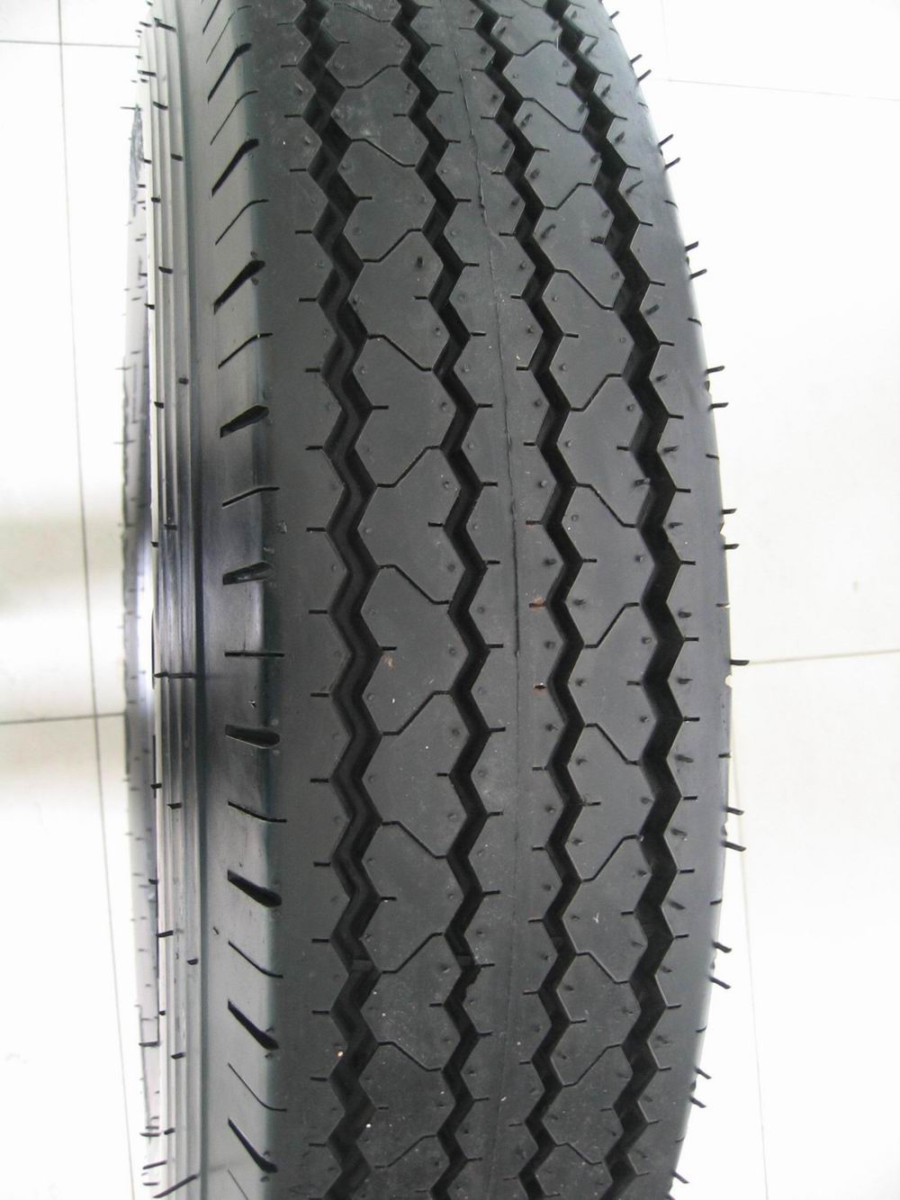 Truck tyre-heavy duty truck tyre and light truck tyre