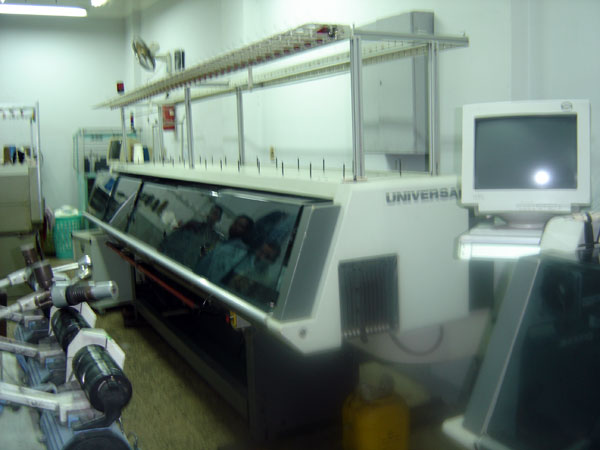 Universal Knitting Machines