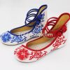 Exquisite Chinese Traditional Process Women Embroidered Shoes Lady Comfortable Cloth Shoes Casual Shoes Inside Increased Shoes