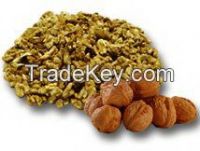 Light-amber walnuts kernels