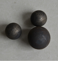 Grinding media balls for grinding of carbon products like mining