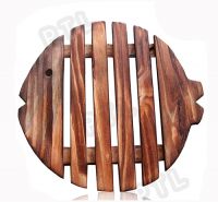 fish-shaped wooden cutting board with gap