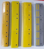 Escalator comb plate