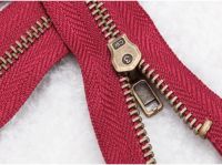 Metal Zipper in zip