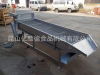Shell removing machine for bean sprout
