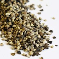 FRESH CRACKED BLACK PEPPER / SPICY AND EARTHY / SOURCED IN VIETNAM