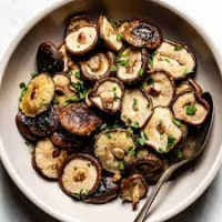 FRESH SHIITAKE MUSHROOM / PERFECT FOR GOURMET COOKING / MADE IN VIETNAM