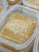 NATURAL HONEY COMB / A GIFT OF NATURE'S SWEETNESS / MADE IN VIETNAM