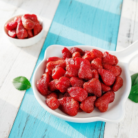 SOFT DRIED STRAWBERRIES / NATURALLY SWEET & CHEWY / MADE IN VIETNAM