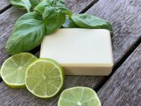 BRIGHT AND CITRUSY LEMON SOAP / NATURAL INGREDIENTS / GENTLE CARE / MADE IN VIETNAM