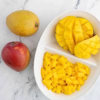 GOLDEN AND FRAGRANT FRESH MANGO / HARVESTED WITH CARE / PREMIUM VALUE / MADE IN VIETNAM