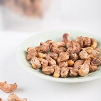 BOLDLY FLAVORED SALTED ROASTED CASHEWS / A HEALTHY SNACKING OPTION / HIGHLY NUTRITIOUS / MADE IN VIETNAM
