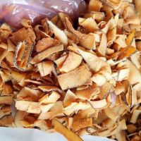 GOLDEN AND CRISPY DRIED COCONUT CHIPS / FAMILY RECIPE / MADE IN VIETNAM